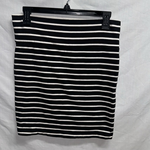Forever 21 | Black & White Striped Stretchy Skirt | Size Large - Picture 2 of 6